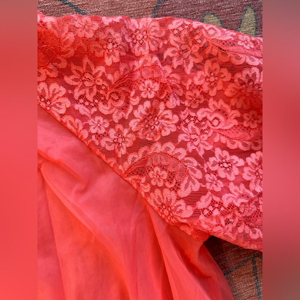 Vintage Vanity Fair Peignoir Nylon Robe Floral Lace Overlay Rob, Size 36. Coral. - Picture 5 of 9
